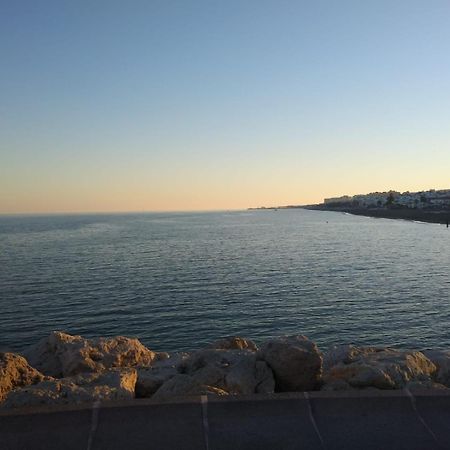 Nuevo Roca Chica, Primera Linea Playa,Торремолинос Экстерьер фото